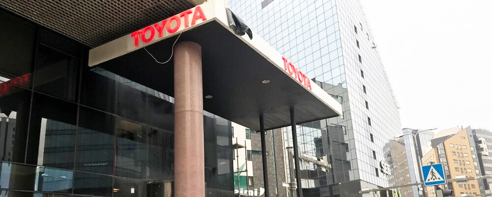 タリン市街地のオフィス街:高層ビル群のオフィスビル、大型ショッピングモールや近代的なホテルも立ち並ぶ繁華街。旧市街地からは徒歩で移動ができる