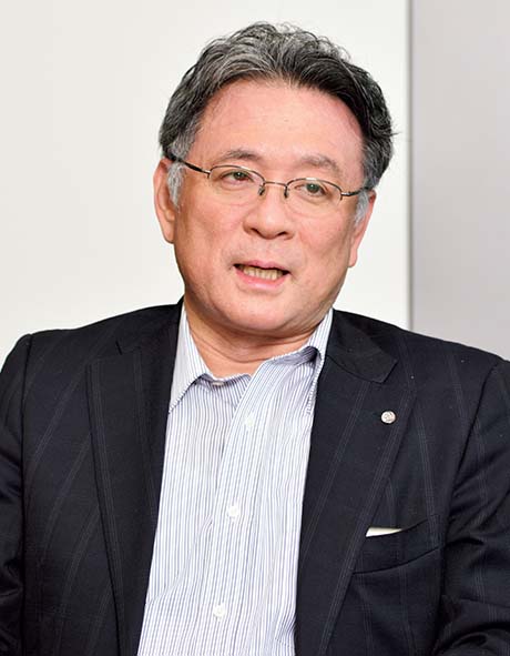 日本航空株式会社 財務・経理本部 経理部 左から、佐藤 浩史／小石 知孝