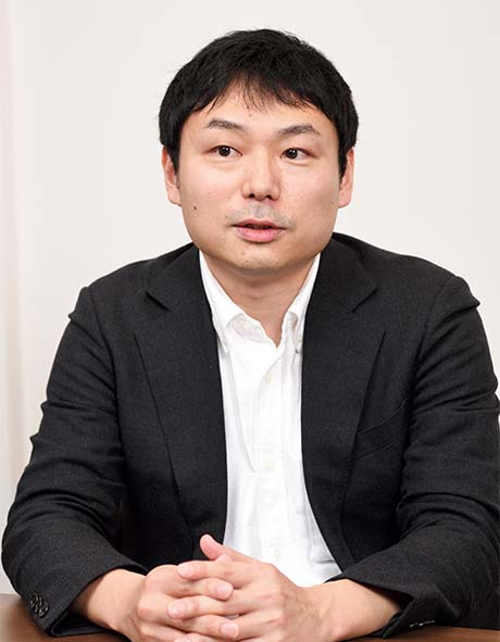 テクセンドフォトマスク株式会社 経理部 左から、八木 俊彦／竹内 宏